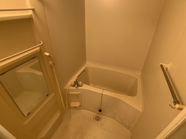 バス・シャワールーム　シンプルな浴室です☆
