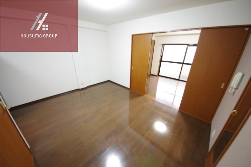 居室・リビング　こちらの居間で趣味の時間をお楽しみください