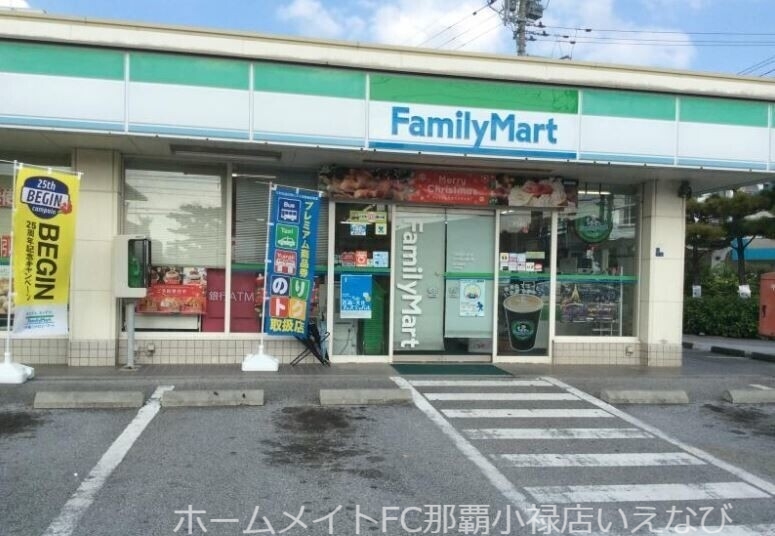 コンビニ　ファミリーマートかりゆし通り店（コンビニ）まで527m