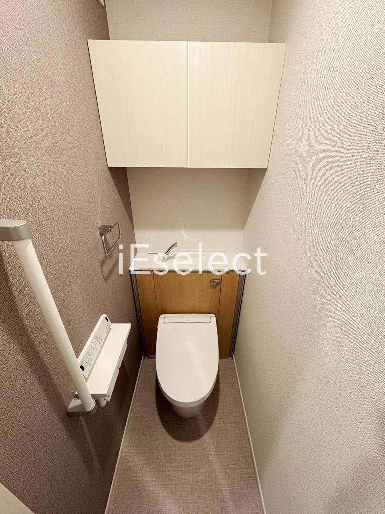 トイレ　温水洗浄便座付きのトイレです