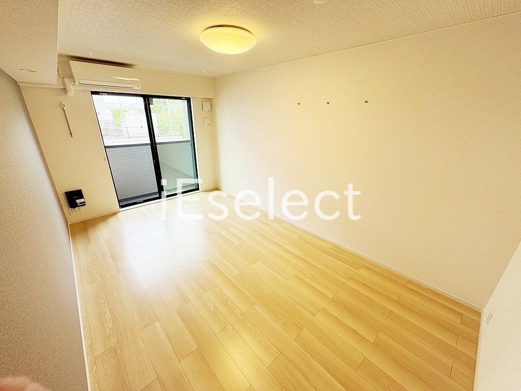 居室・リビング　窓も大きく明るいですね！