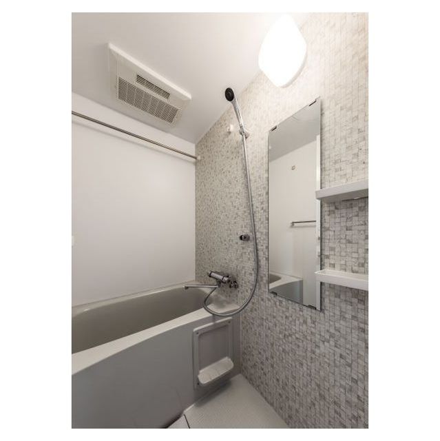 バス・シャワールーム　落ち着いた空間のお風呂です