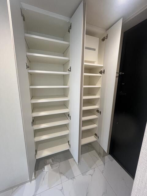 玄関　※別部屋参考写真