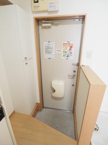 玄関　※同物件の別部屋参考写真です