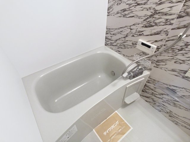 バス・シャワールーム　掲載写真は同型モデルを掲載しており実際のお部屋と仕様等が異な