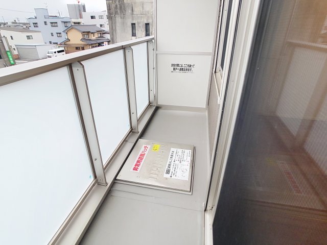 バルコニー　掲載写真は同型モデルを掲載しており実際のお部屋と仕様等が異な