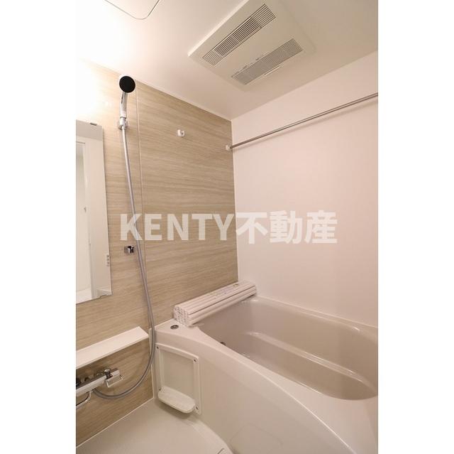 バス・シャワールーム　コンパクトで使いやすいお風呂です