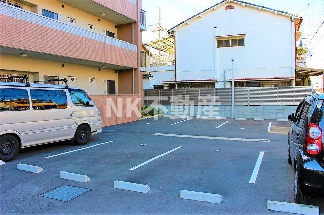 駐車場　駐車場に車を止められます