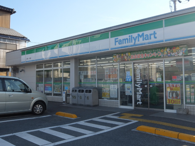 コンビニ　ファミリーマート高知一ツ橋店（コンビニ）まで172m