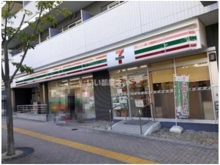 コンビニ　セブンイレブン新宿上落合3丁目山手通り店（コンビニ）まで526m