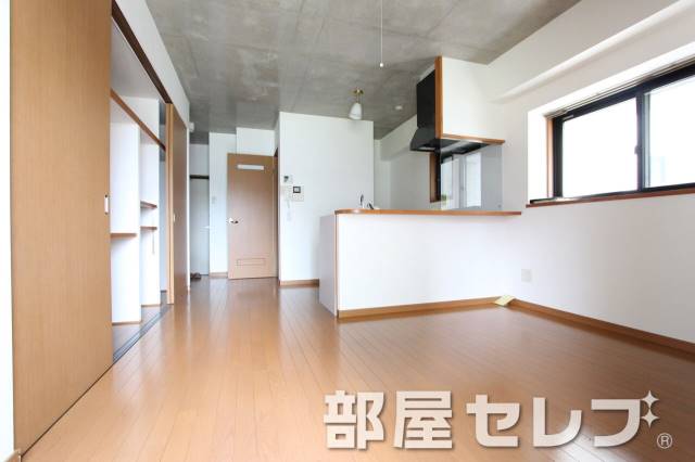 居室・リビング　広々したお部屋で生活しやすいですね。
