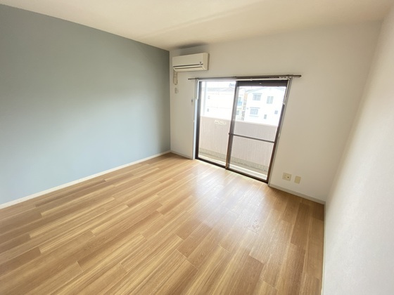 居室・リビング　※別号室のお写真です