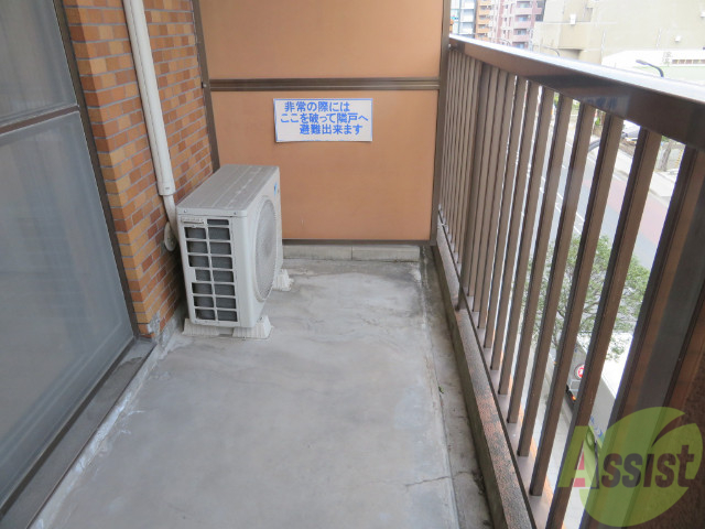 バルコニー　ベランダはこんなに広い晴れた日は洗濯物が干せますね