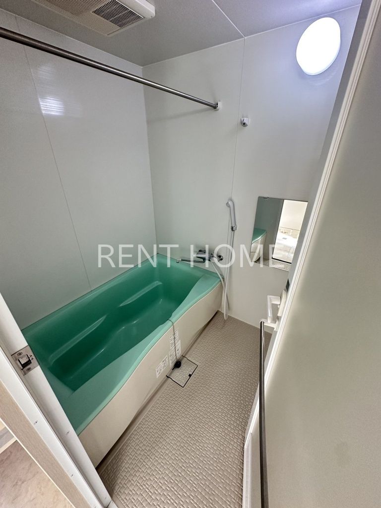 バス・シャワールーム　広めの浴室です。（浴室乾燥機付き）