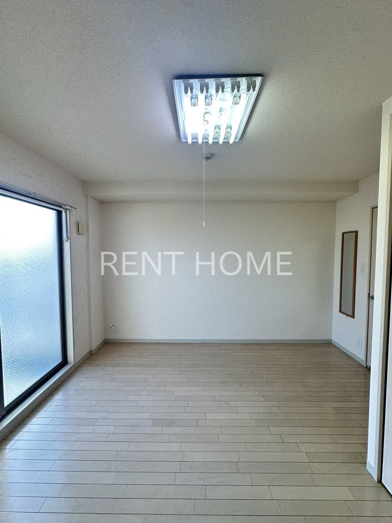 居室・リビング　明るい7.9帖の広々洋室です。