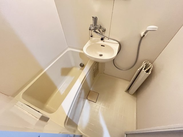 バス・シャワールーム　落ち着いた空間のお風呂です