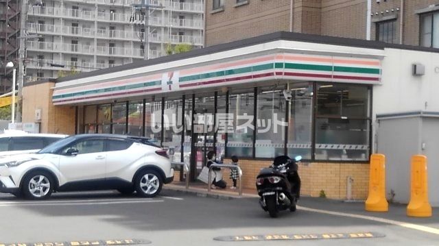 コンビニ　セブンイレブン 泉佐野羽倉崎駅前店（コンビニ）まで656m
