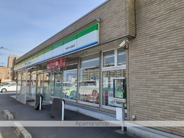 コンビニ　ファミリーマート（コンビニ）まで1200m