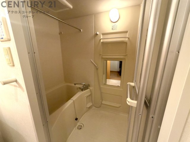 バス・シャワールーム　シンプルで機能的なユニットバスです