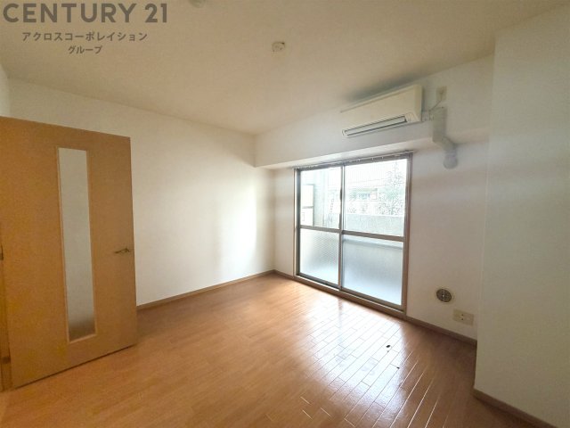 居室・リビング　エアコン付きで快適に過ごせます♪