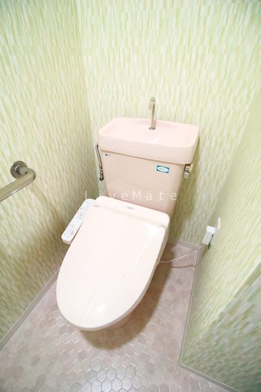 ＪＲ山陽本線 朝霧駅 徒歩9分 5階建 築33年のトイレ写真