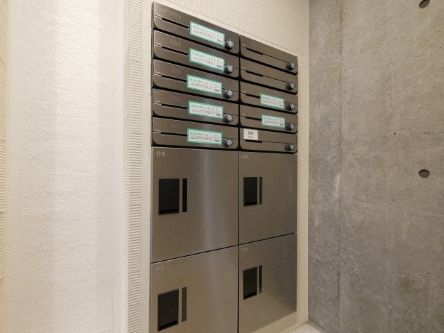 エントランス　宅配ボックス付き！