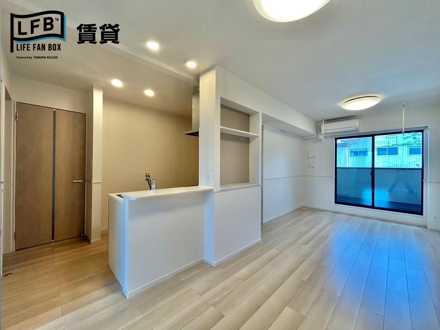 居室・リビング　※同シリーズ別物件の室内写真です。壁紙や床の色など、仕様が異