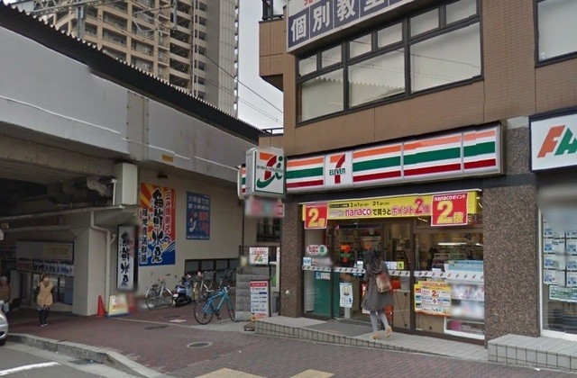 コンビニ　セブンイレブン神戸灘六甲道駅前店（コンビニ）まで218m