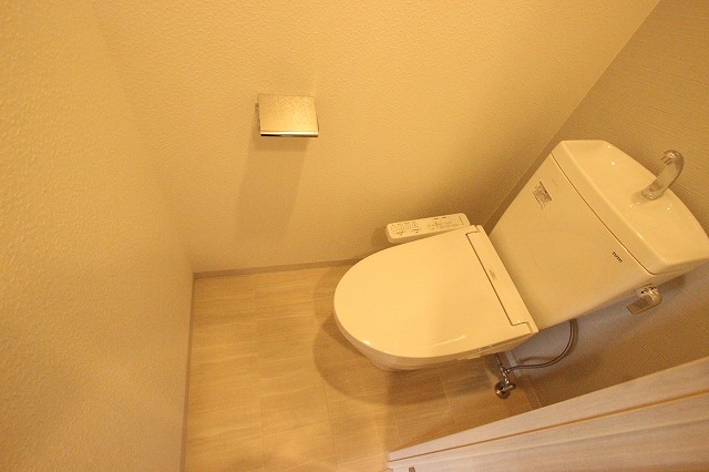 トイレ　同物件別号室の写真です。