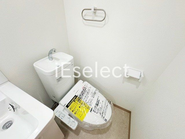 トイレ　温水洗浄便座付きのトイレ