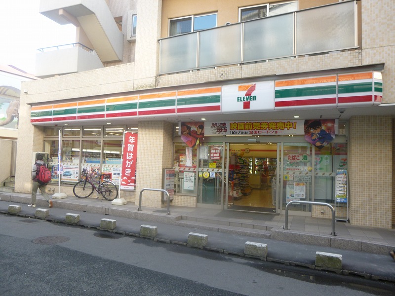 コンビニ　セブンイレブン（コンビニ）まで696m
