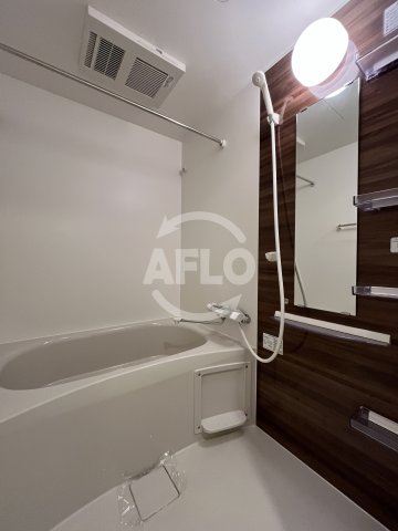 バス・シャワールーム　プレサンス江坂ベルフィーヌ　浴室