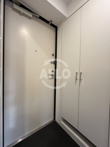 玄関　プレサンス江坂ベルフィーヌ　玄関