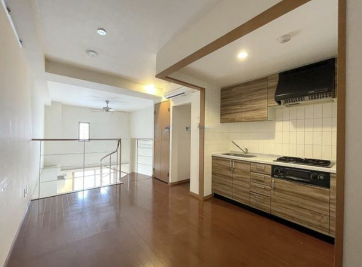 居室・リビング　こちらのリビングで趣味の時間をお楽しみください