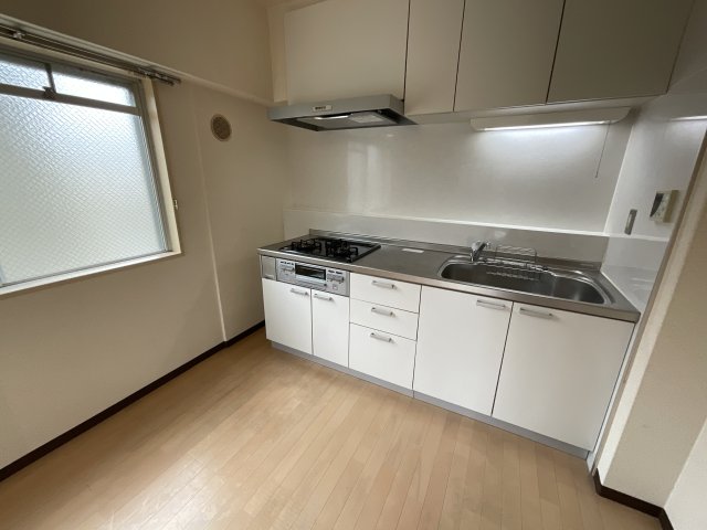 キッチン　グリル付3口ガスコンロです