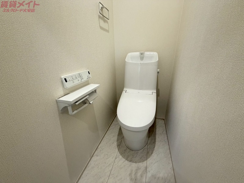 トイレ　同型参考写真