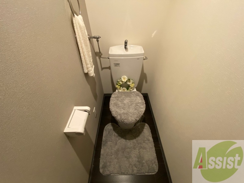 トイレ　こちらはトイレです。清潔感があり、安心して使用できます。