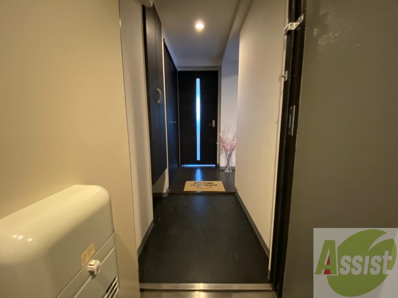 玄関　玄関の様子です。明るい印象ですね。気分もあがりそう。