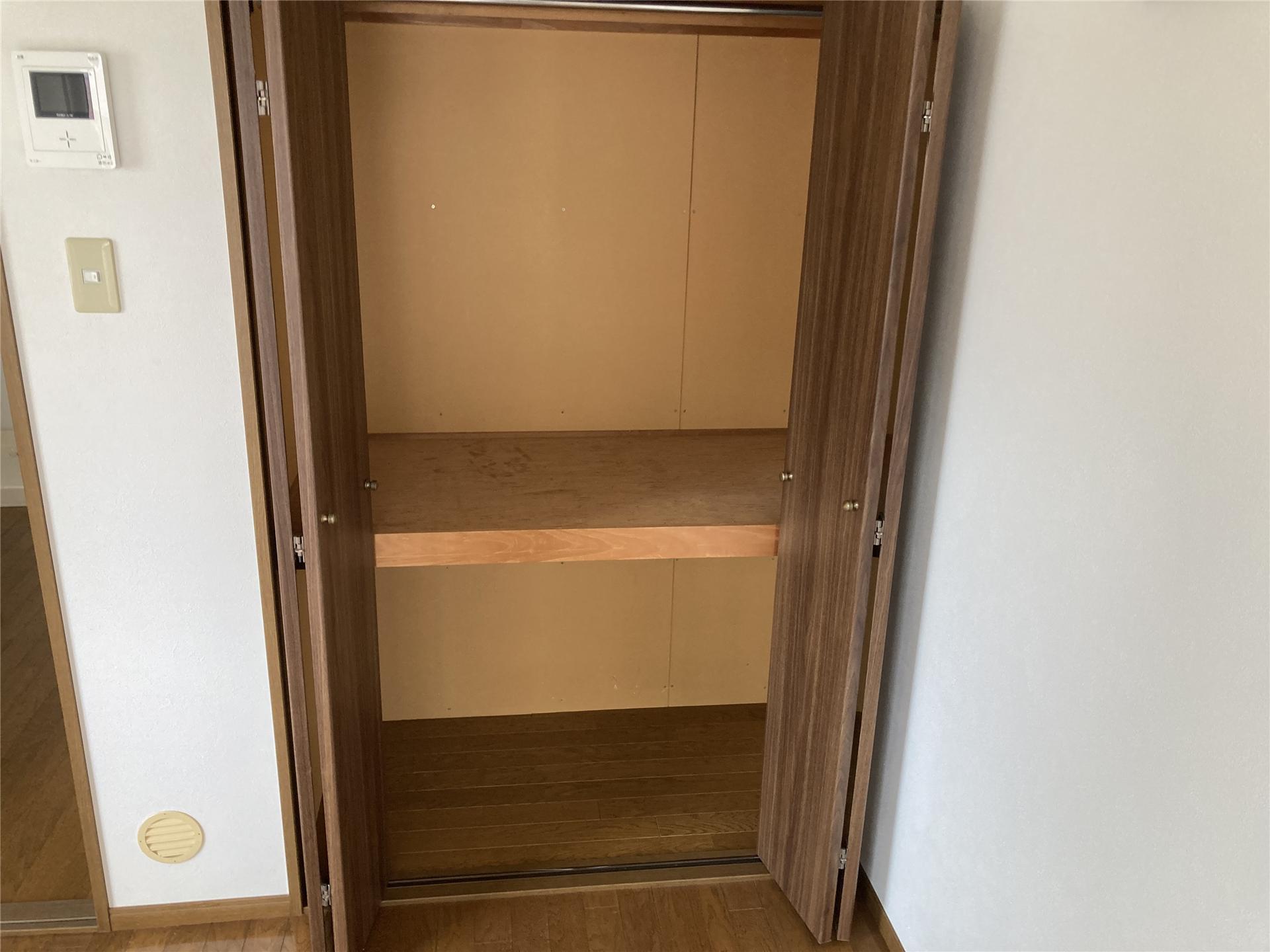 収納　2段式の収納です(別部屋参考写真)