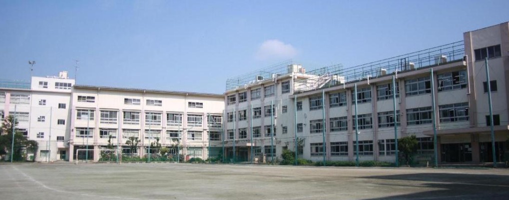 中学校　千川中（中学校）まで358m