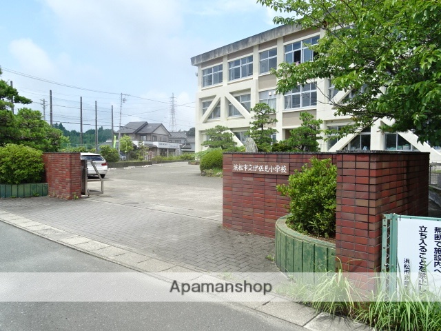 小学校　伊佐見小学校（小学校）まで2458m