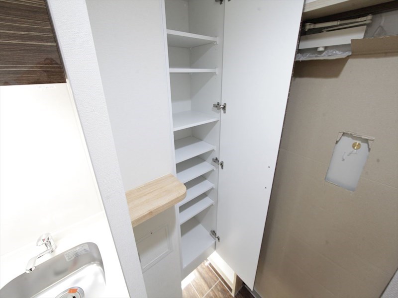 玄関　玄関　シューズボックス付（収納充実してます）