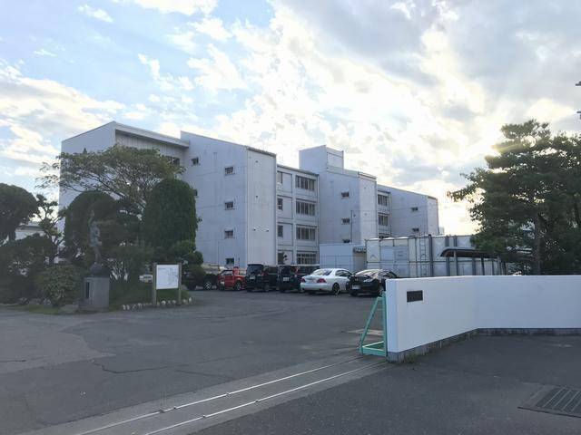 中学校　松本市立鎌田中学校（中学校）まで956m