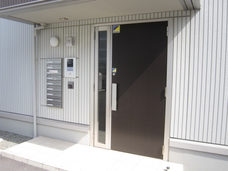 エントランス　ゆとりのあるエントランスです