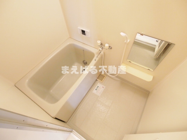 バス・シャワールーム　追い焚き機能付き。※写真別部屋