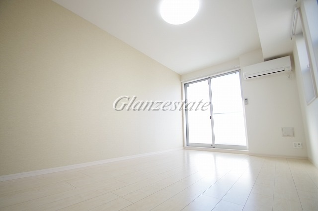 居室・リビング　同施工別建物