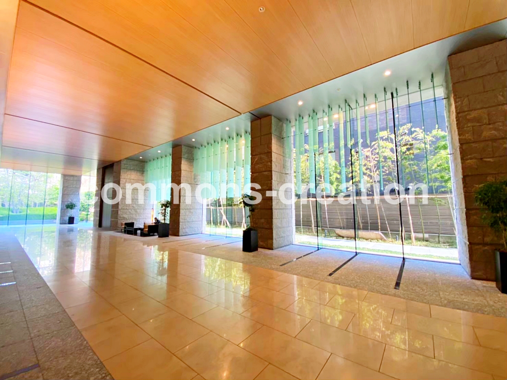 コンビニ　セブンイレブン港区赤坂駅南店（コンビニ）まで140m