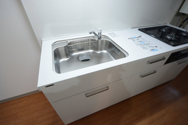 キッチン　収納棚つきで便利なキッチンです！