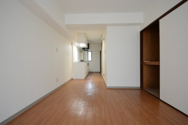 居室・リビング　エアコン付きで快適に過ごせます