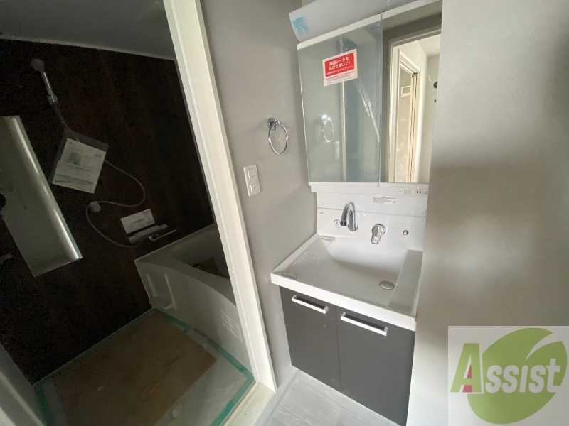 洗面設備　お洒落な独立洗面化粧台になっておりました！